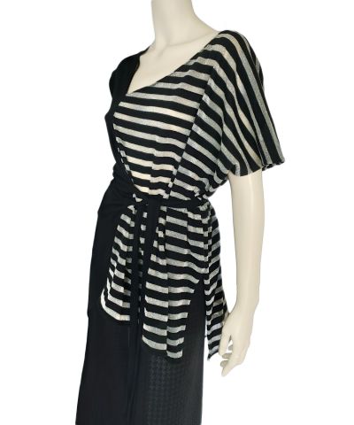 Out of stock/Two side stripes blouse